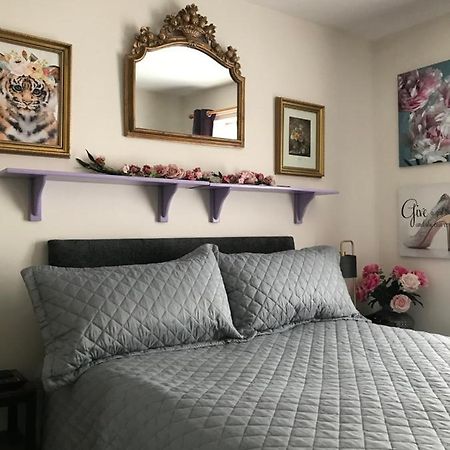 The Glam Cave Apartment Bushbury ภายนอก รูปภาพ